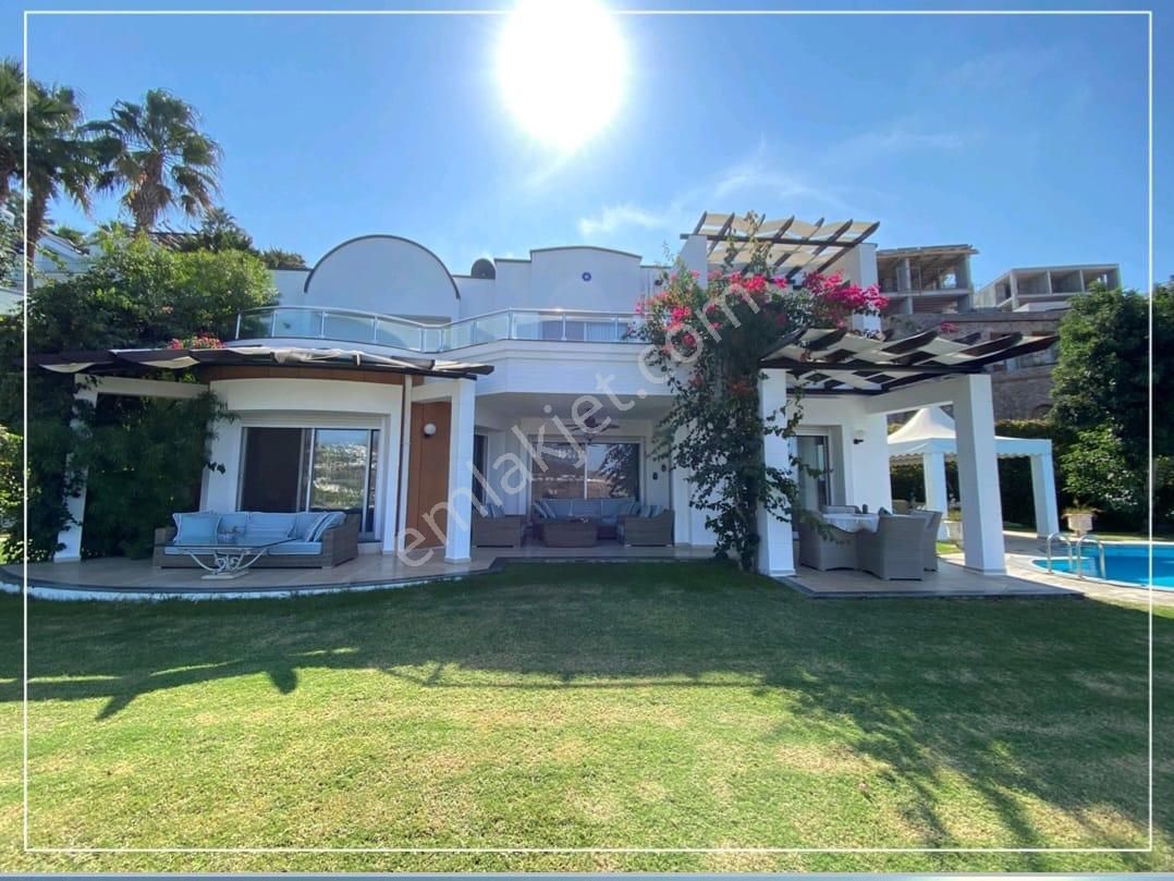 Bodrum Yalıkavak'ta Satılık 1.150 M2 Arsa İçinde Denize Yakın Müstakil Havuzlu Manzaralı 5+2 Villa
