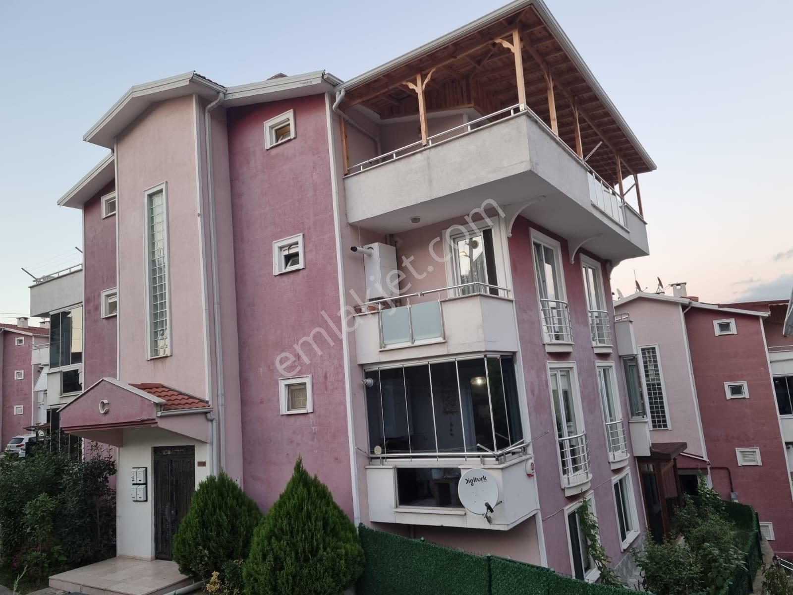Optimum Gy Den Gölcük Cumhuriyet Mah. Kiralık 3+1 Bahçe Dubleks