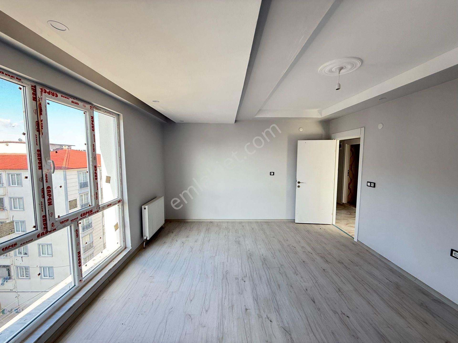 Akyüz Gayrimenkul Den; Merkezı Konumda Iskanlı Sıfır Satılık 2+1 Daire