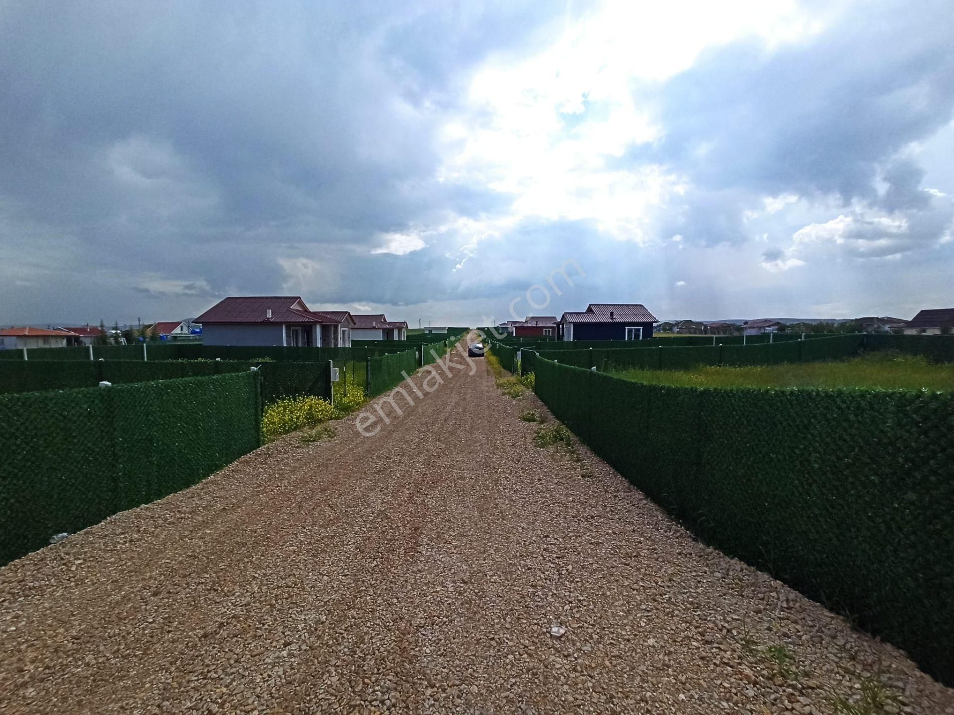 Gölbaşı Hacımuratlı Da Asfalt Yol Üzeri Mükemmel Hobi Bahçeleri