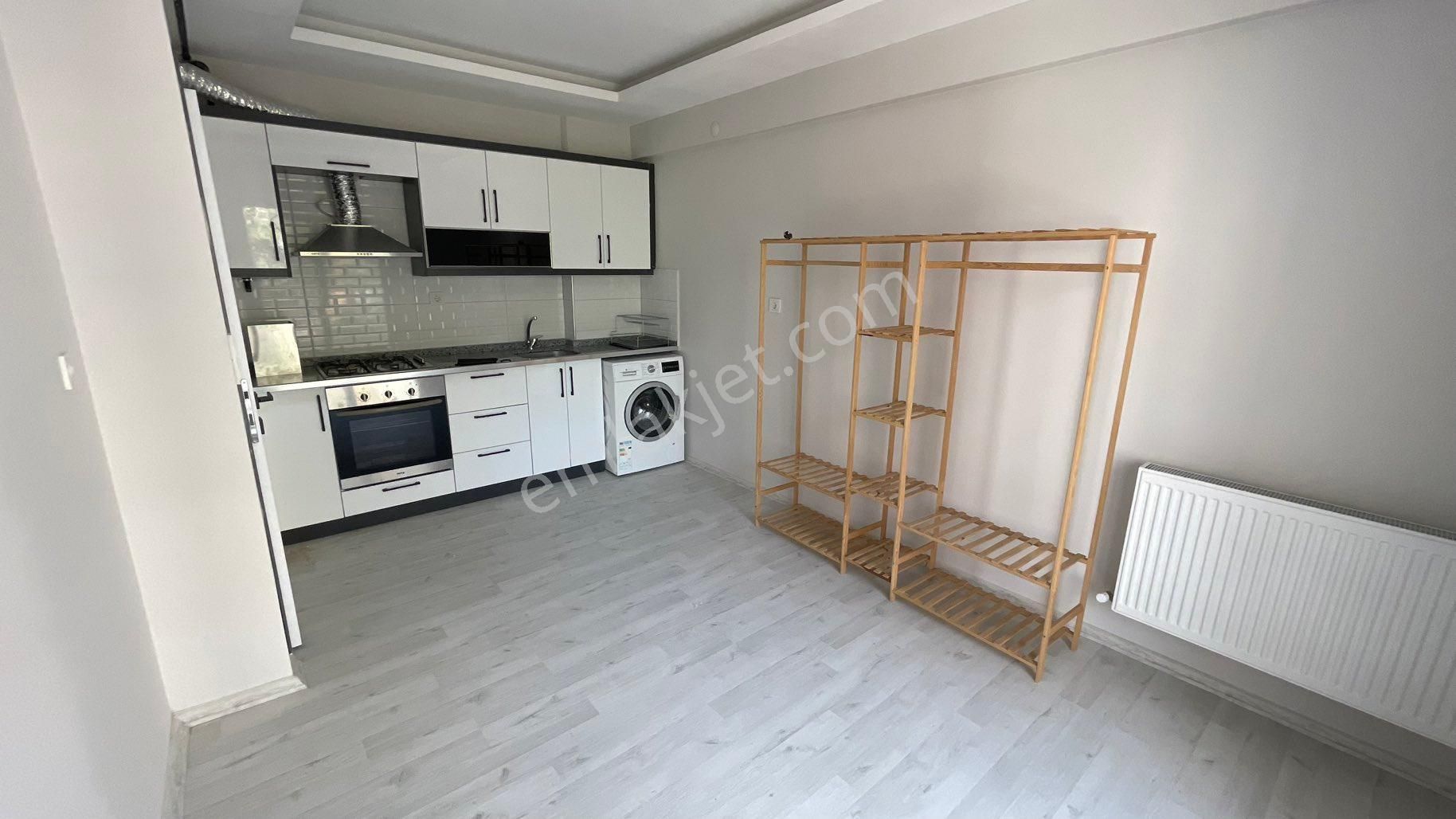 Yatırım Fırsatı Cadde Üstü Satılık 1+1