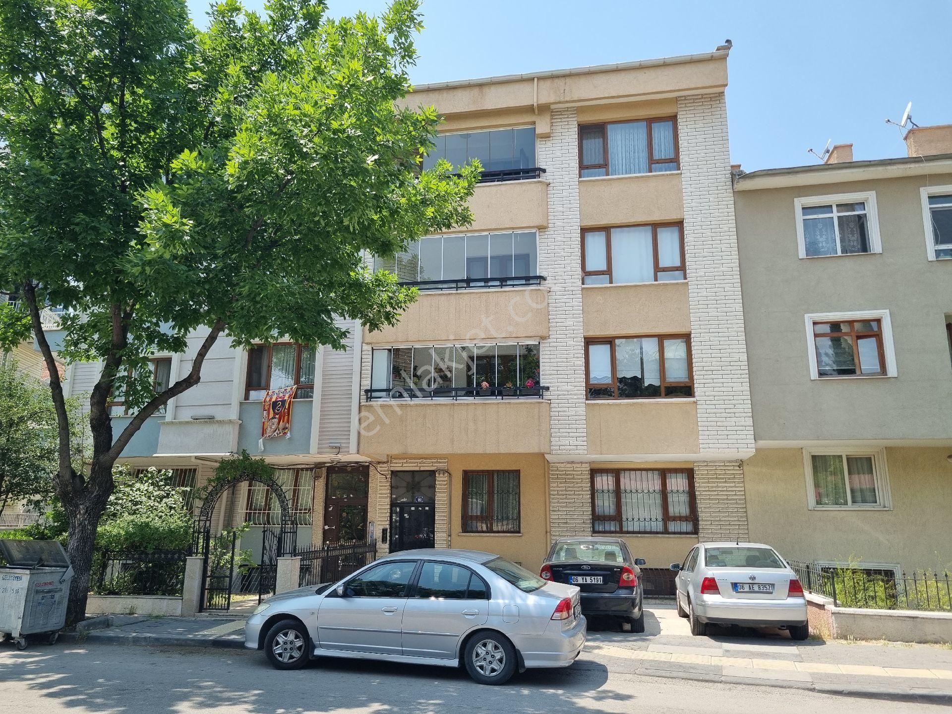 Esentepe Mah Ragıp Tüzün Caddesi Üzeri 3+1+kiler Giriş Altı Balkonlu 130m2