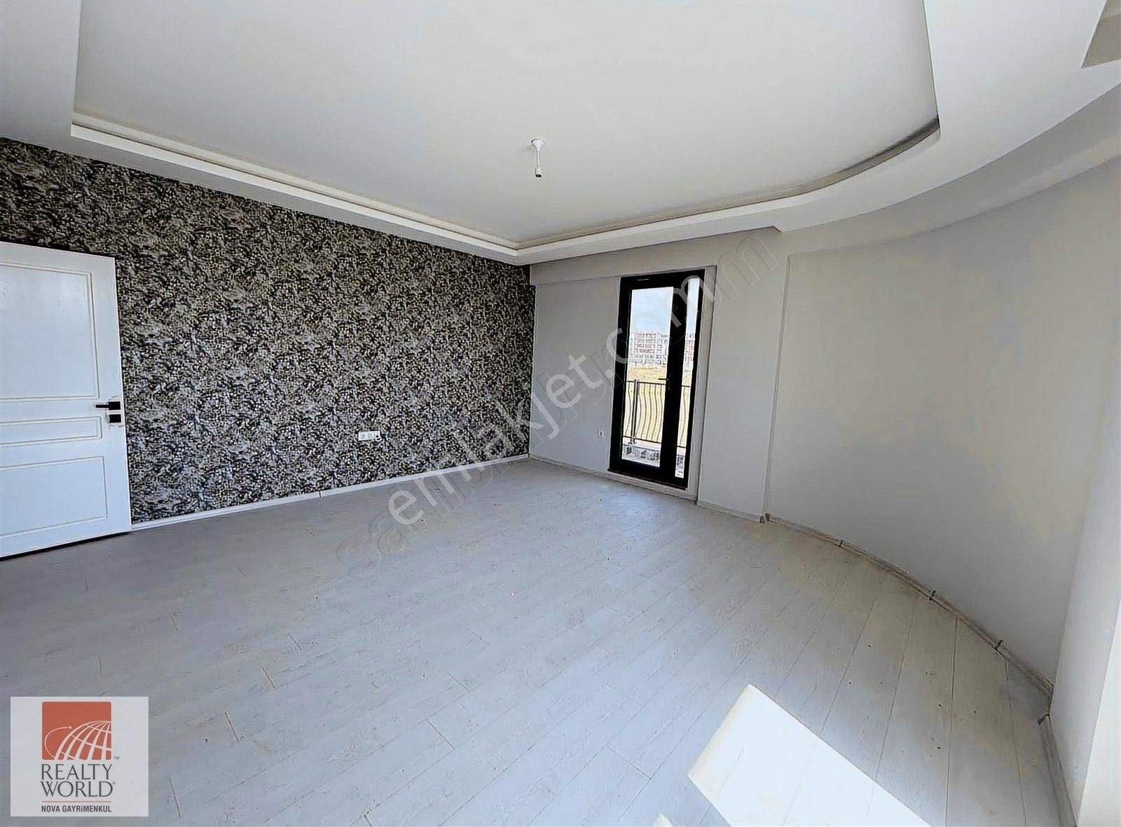 Kartepe Kent Meydanı Kapalı Otoparklı 3+1 Bahçeli Dubleks Daire