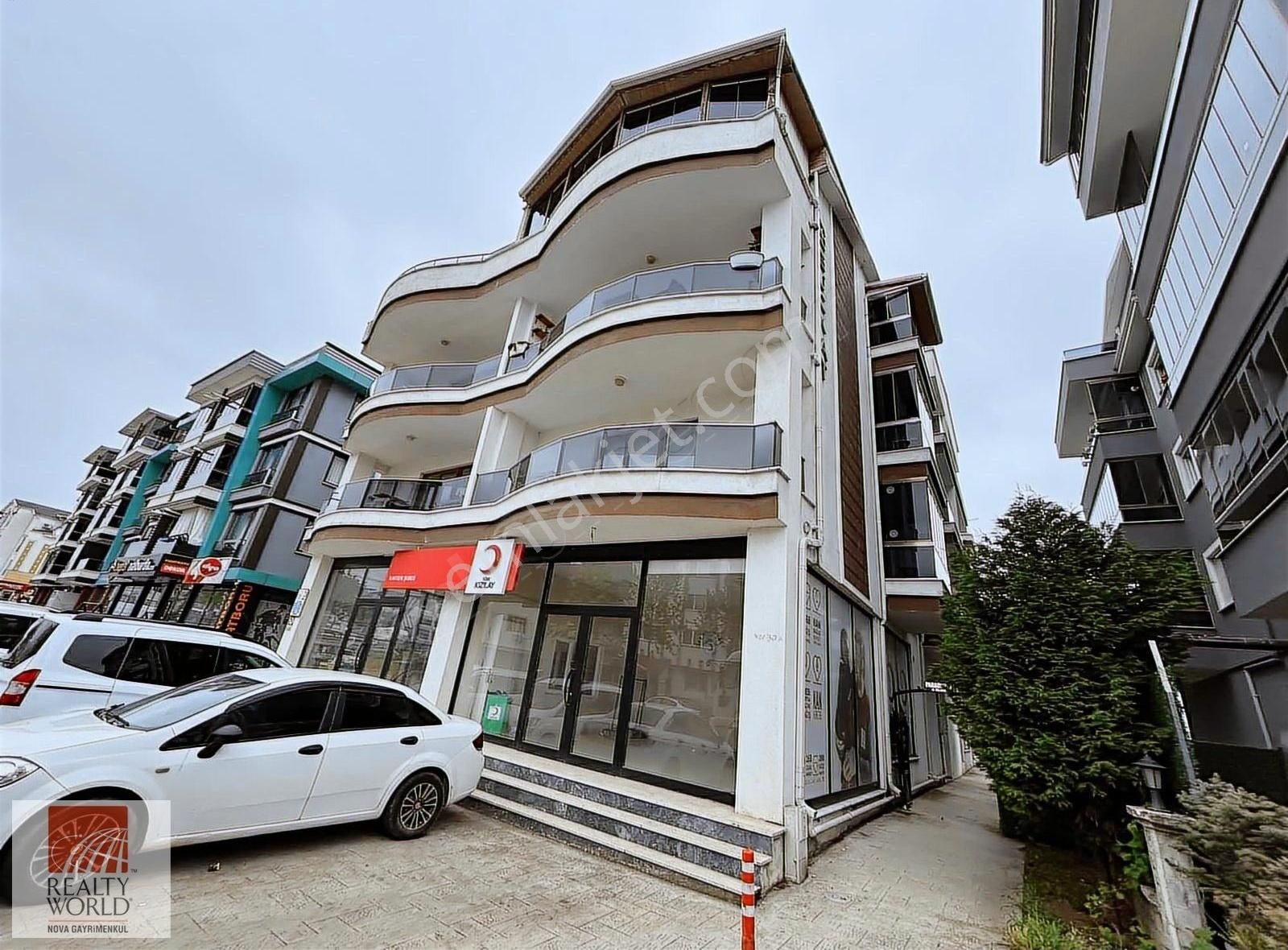 Fsm Demokrasi Cad. Site İçi 2+1 Geniş Çatı Dubleks Daire