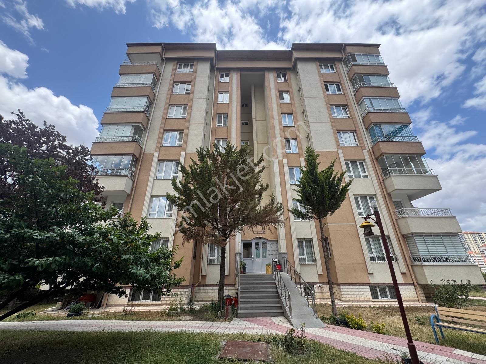 Yenimahalle Çakırlar Mah.site İçerisi 3+1 Satılık Daire