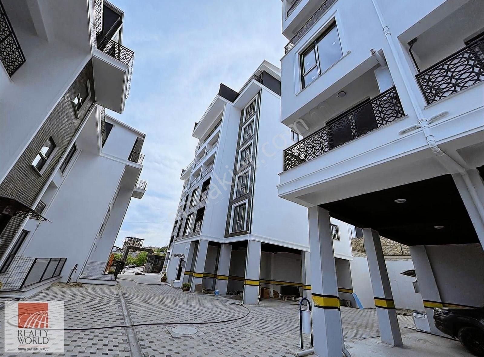 Maide Evleri Sitesi 1+1 90 M² Bahçeli Dubleks Oturuma Hazır