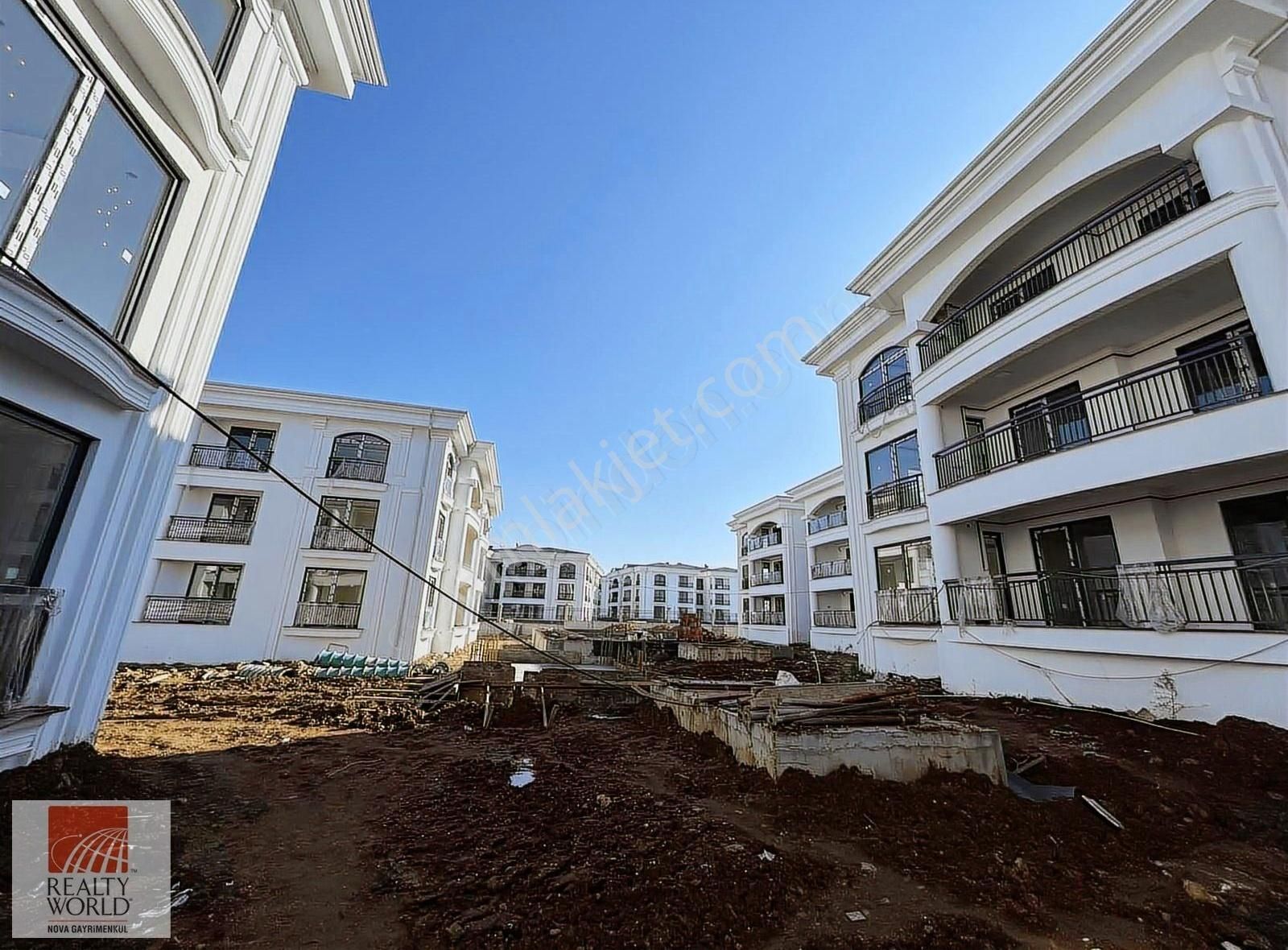 Kartepe Bağdat Cad. Site İçi Havuzlu Lüks 3+1 Bahçe Katı Daire