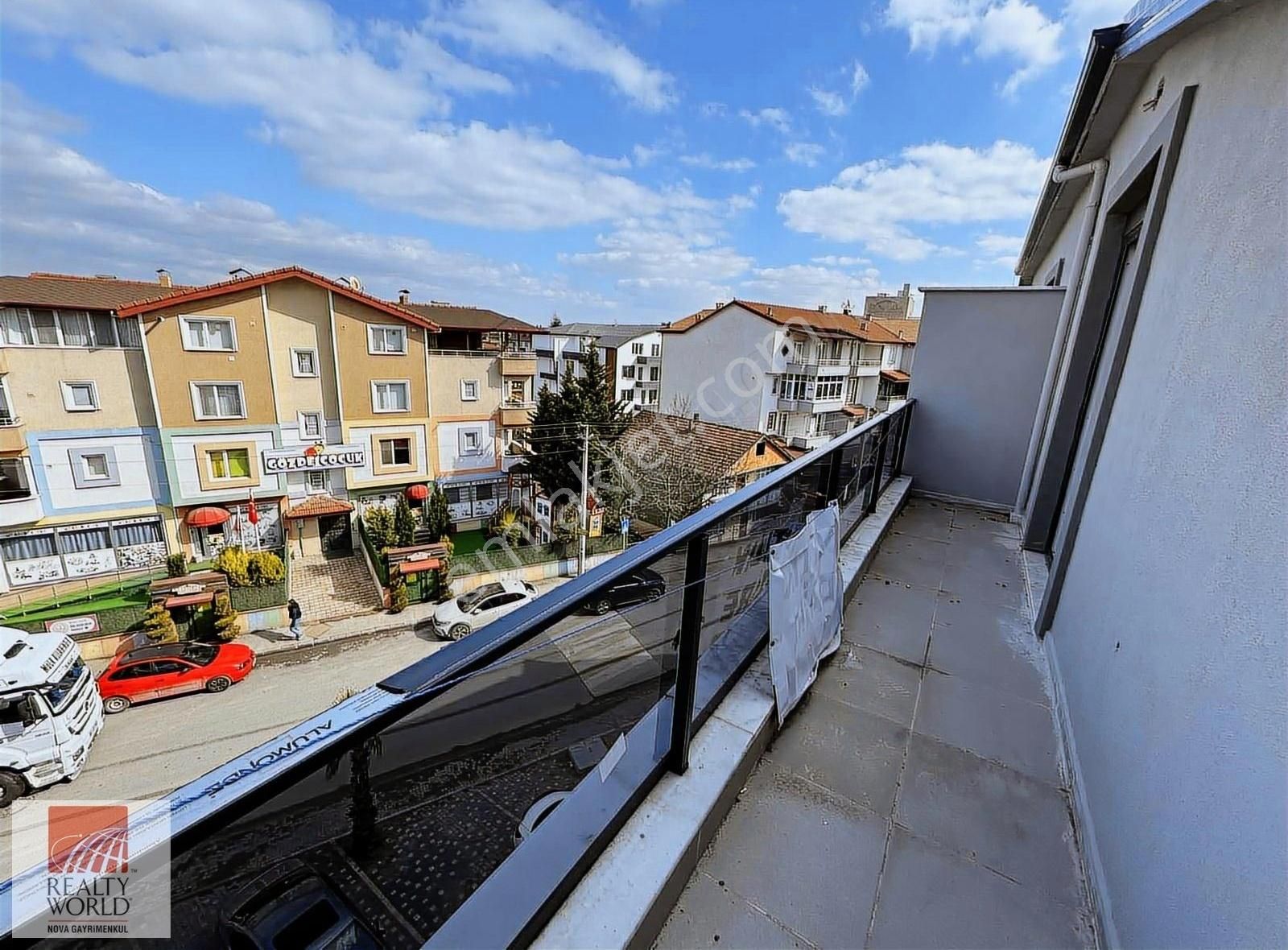 Gölcük Mamikler İcon'da Medar Hastane Karşısı 2+1 Çatı Dubleks