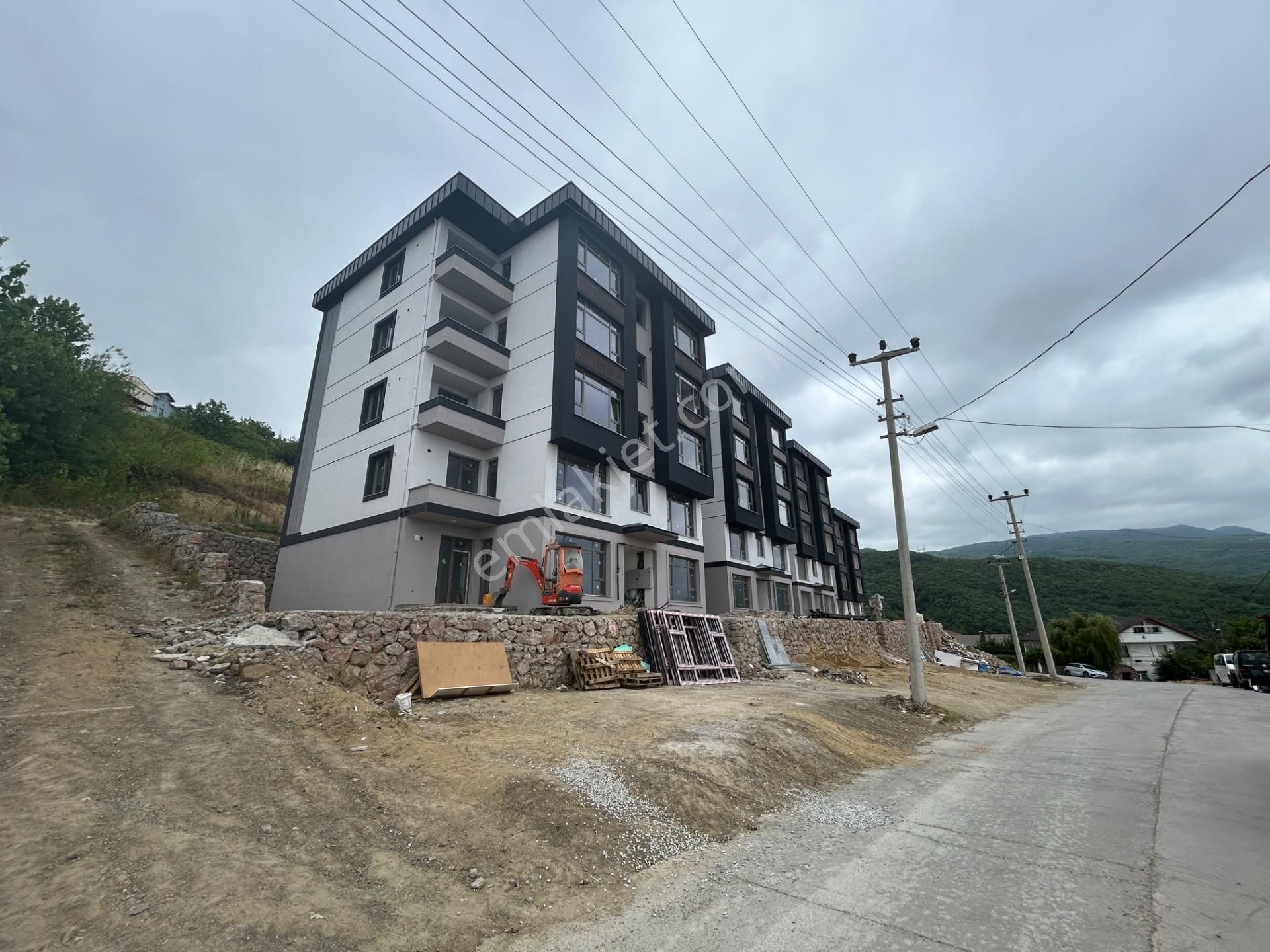 Başiskele Mezire Bahçecik Sitesi Deniz Manzaralı 2+1 Arakat