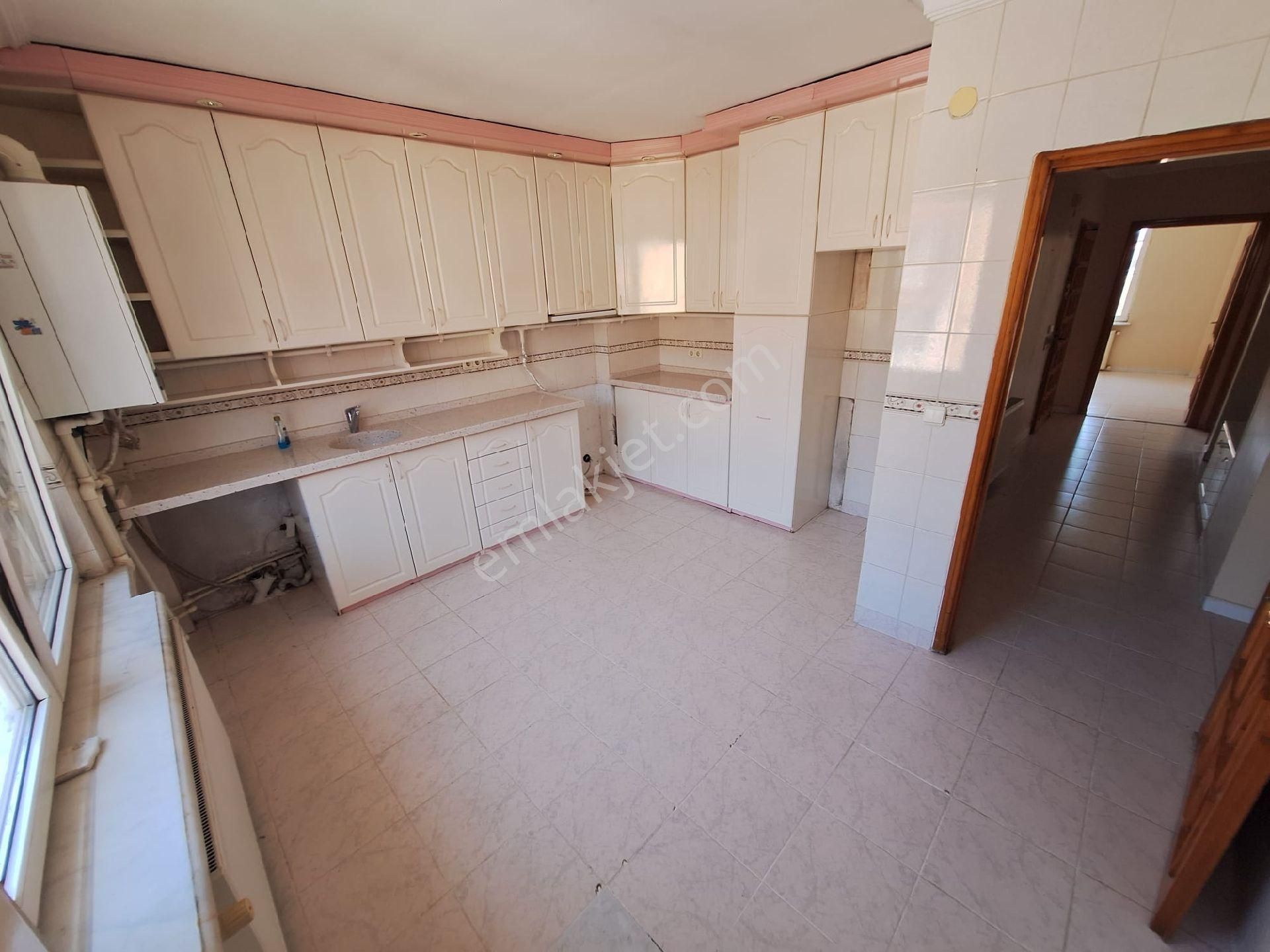 Canyapı'dan Koray Lisesi Mevkiinde 3+1 4. Kat Kiralık Daire
