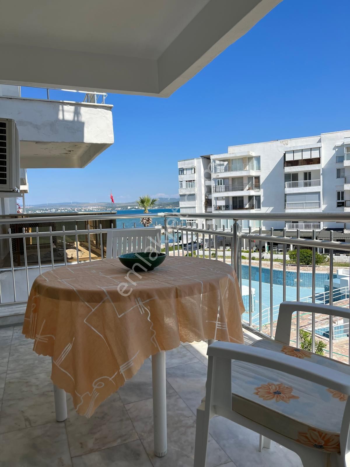Çeşme Altınyunus Ve Boyalık Yakını Denize Sıfır Site İçinde Sezonluk Kiralık Daire