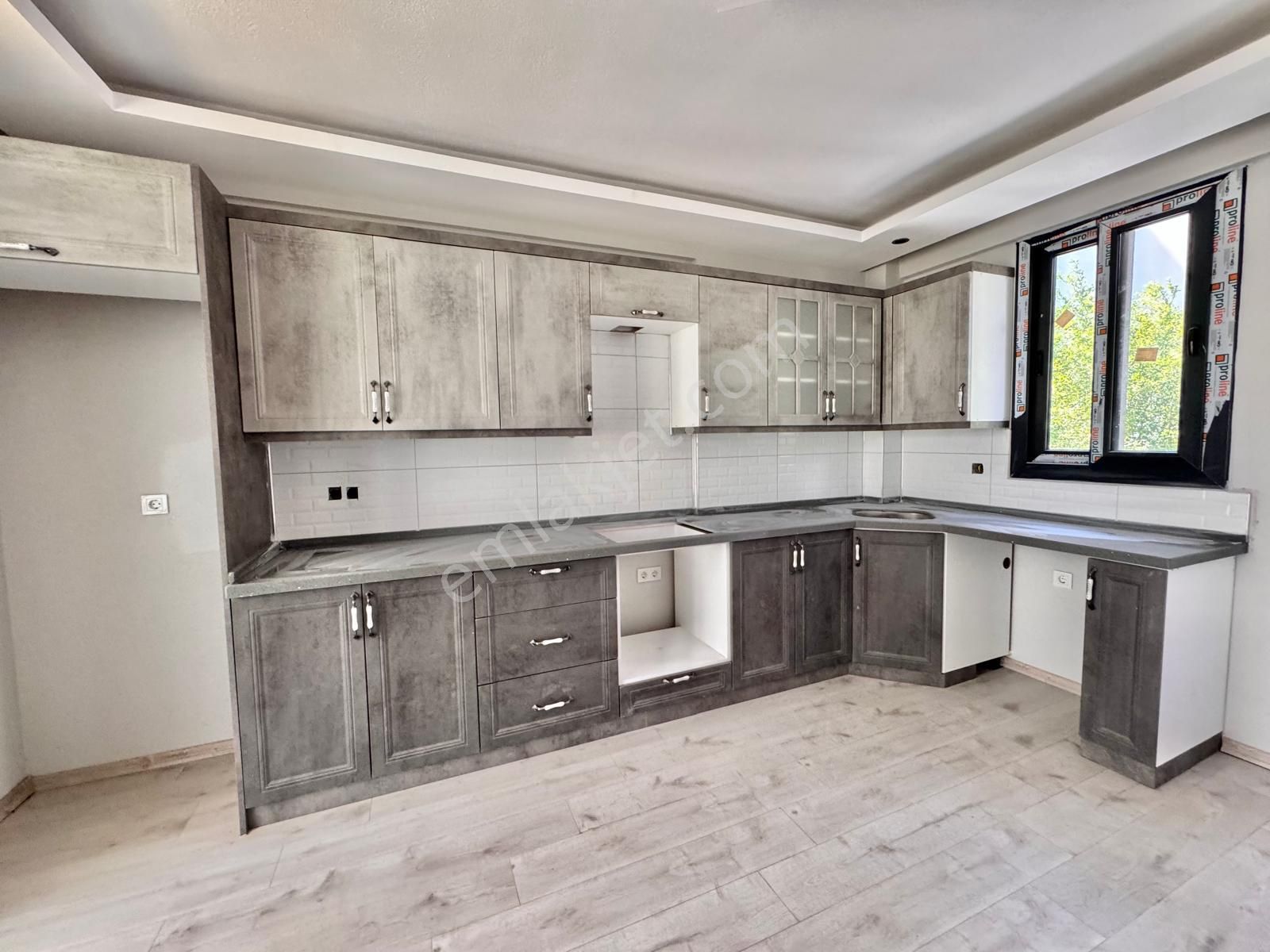 Şakran Da 3+1 Tripleks Yazlık , Denize 250 Mt Uzaklıkta
