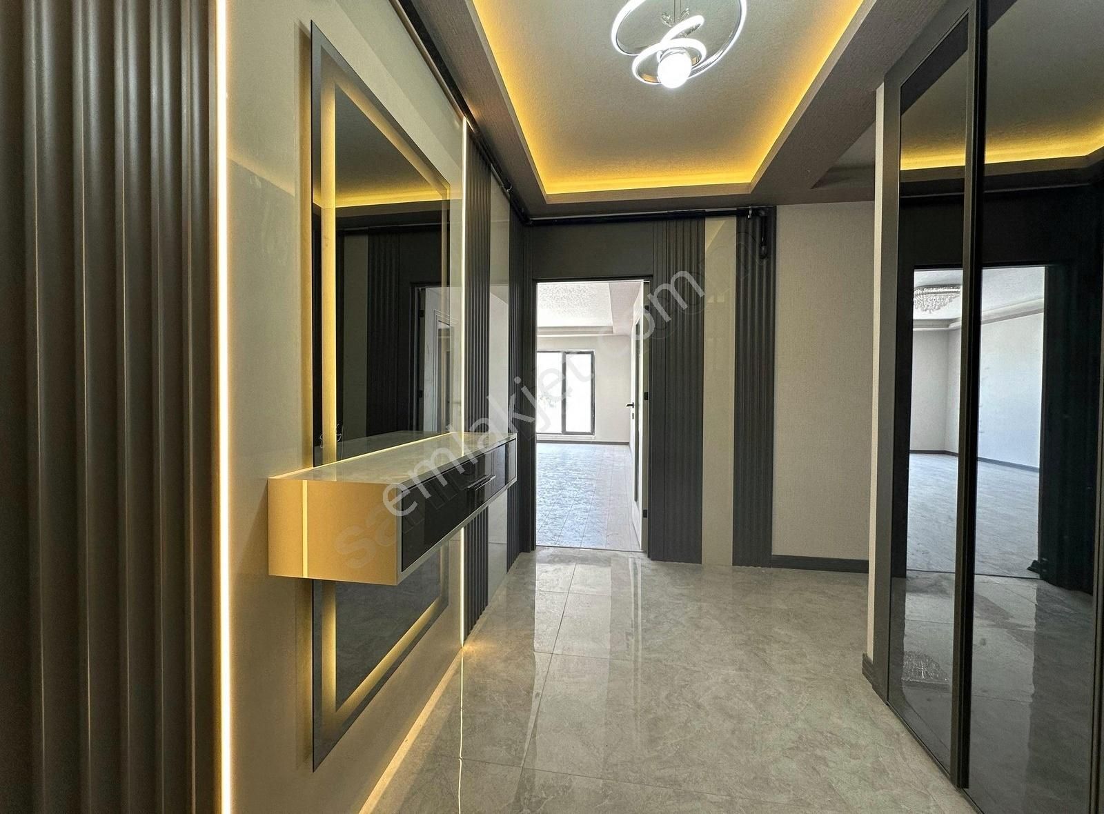 Bakırhan Emlaktan Yerden Isıtma Ultralüks 4+1 Sıfır Site Dairesi