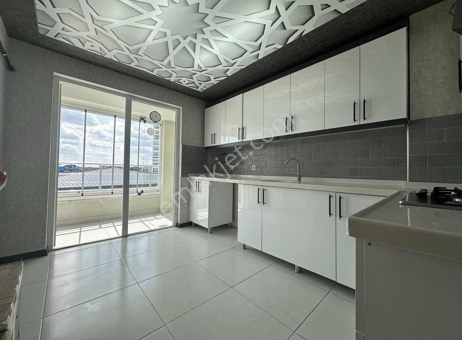 Bakırhan Emlak'tan Güney Cephe Yeni Bina'da 2+1 Orta Kat Daire