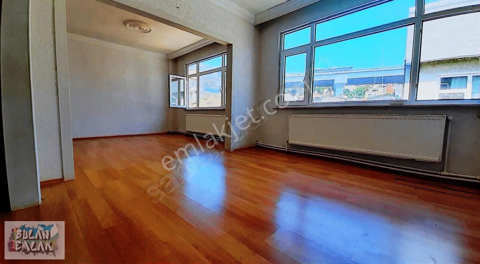 Bulan'dan Ortaköy Merkezde Tüm Odaları Aydınlık Temiz 2+1 Daire