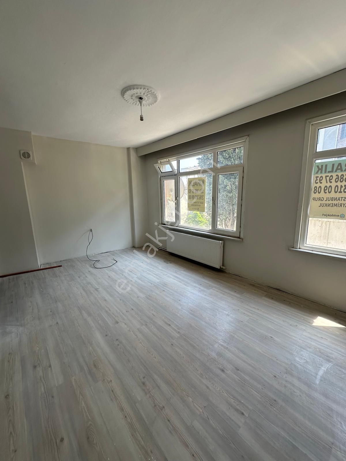 Üsküdar İcadiye Mahallesinde Merkezi Lokasyonda Çift Cepheli Manzaralı 2.kat 2+1 80m² Kiralık Daire