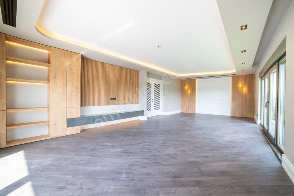 Antalya / Muratpaşa /güzeloba Mh.satılık 5+1 Villa
