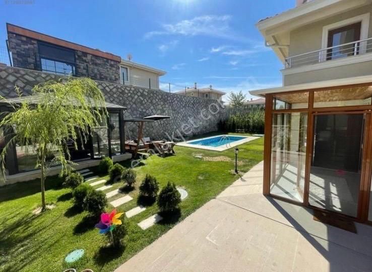 Cg Nova'dan Mebuskent'te Satılık Havuzlu Villa