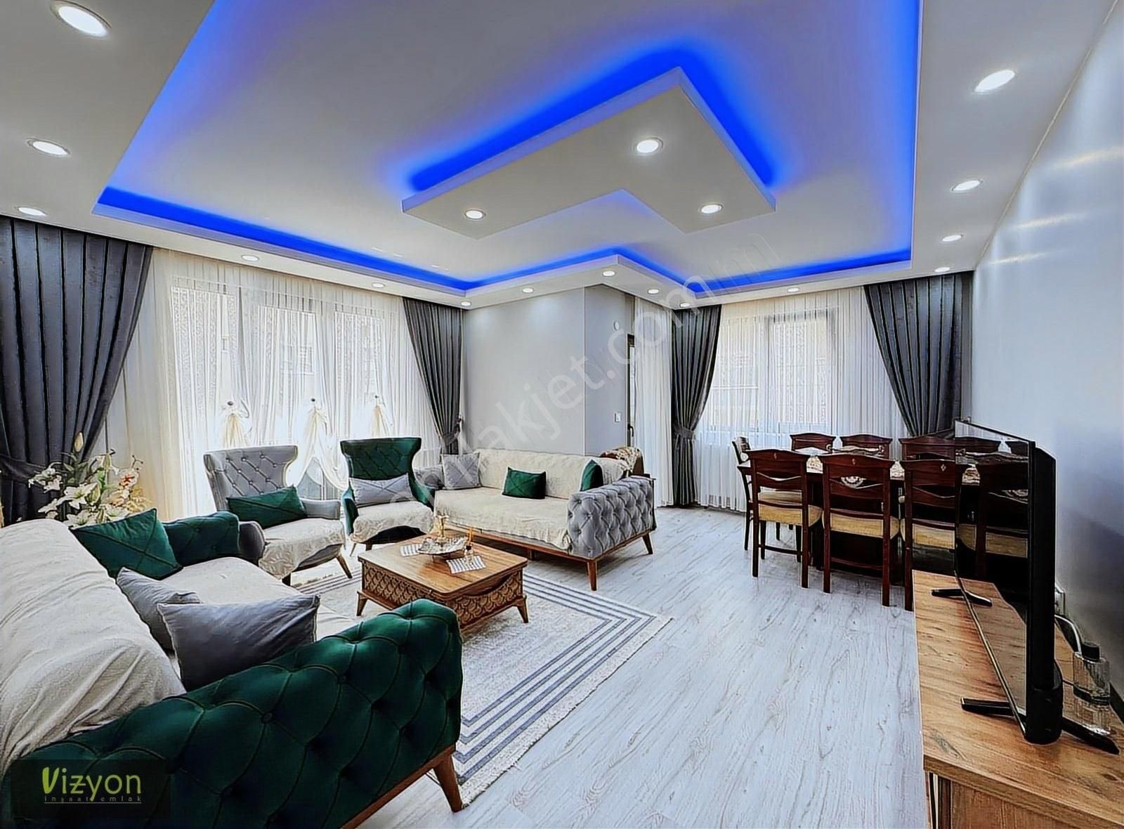 Çekmeköy Cumhuriyet Mahallesinde Arakat Geniş 3+1 Satılık Daire