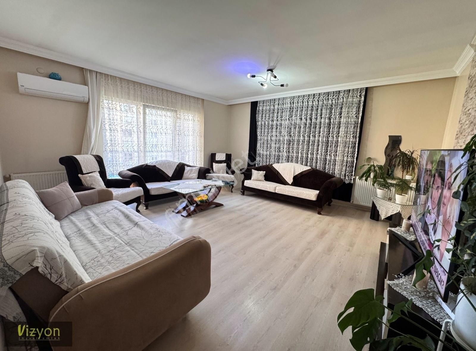 Havuz Cepheli Kapalı Otoparklı Güvenlikli Satılık 1+1 Daire
