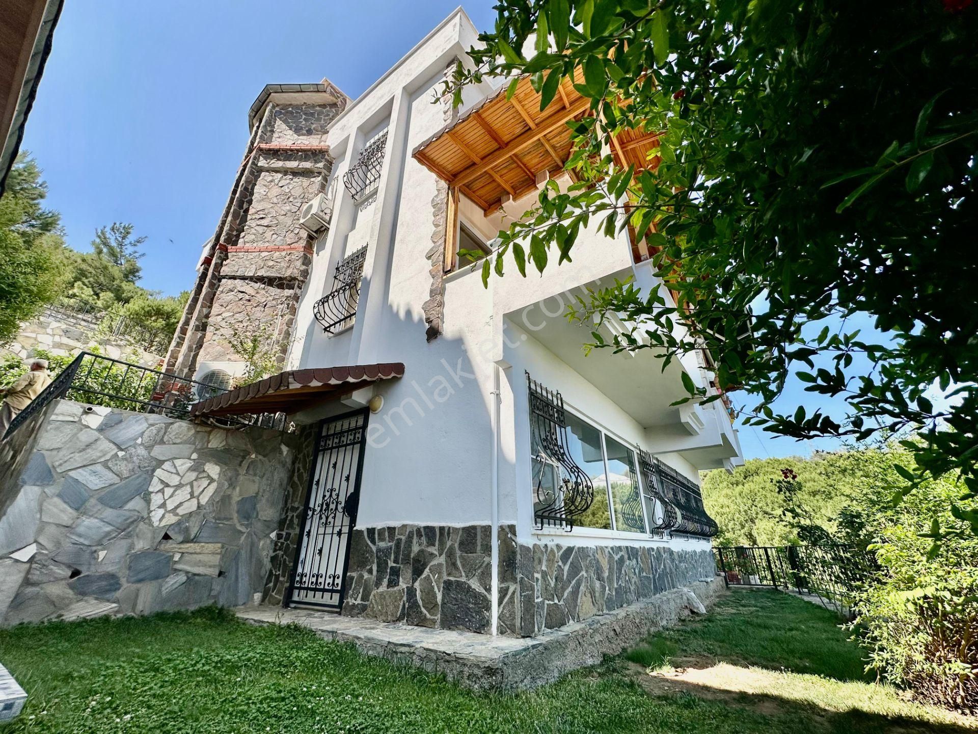 ꧁akçay Ay Emlaktan꧂altınoluk'ta Kazdağları Eteklerinde Lebi Derya Deniz Manzaralı Satılık 3+1 Villa