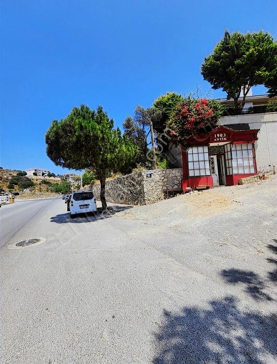 Çeşme Deşirin Ve Sıcak Bir Mekan Arayanlar İçin İdeal Bir Dükkan