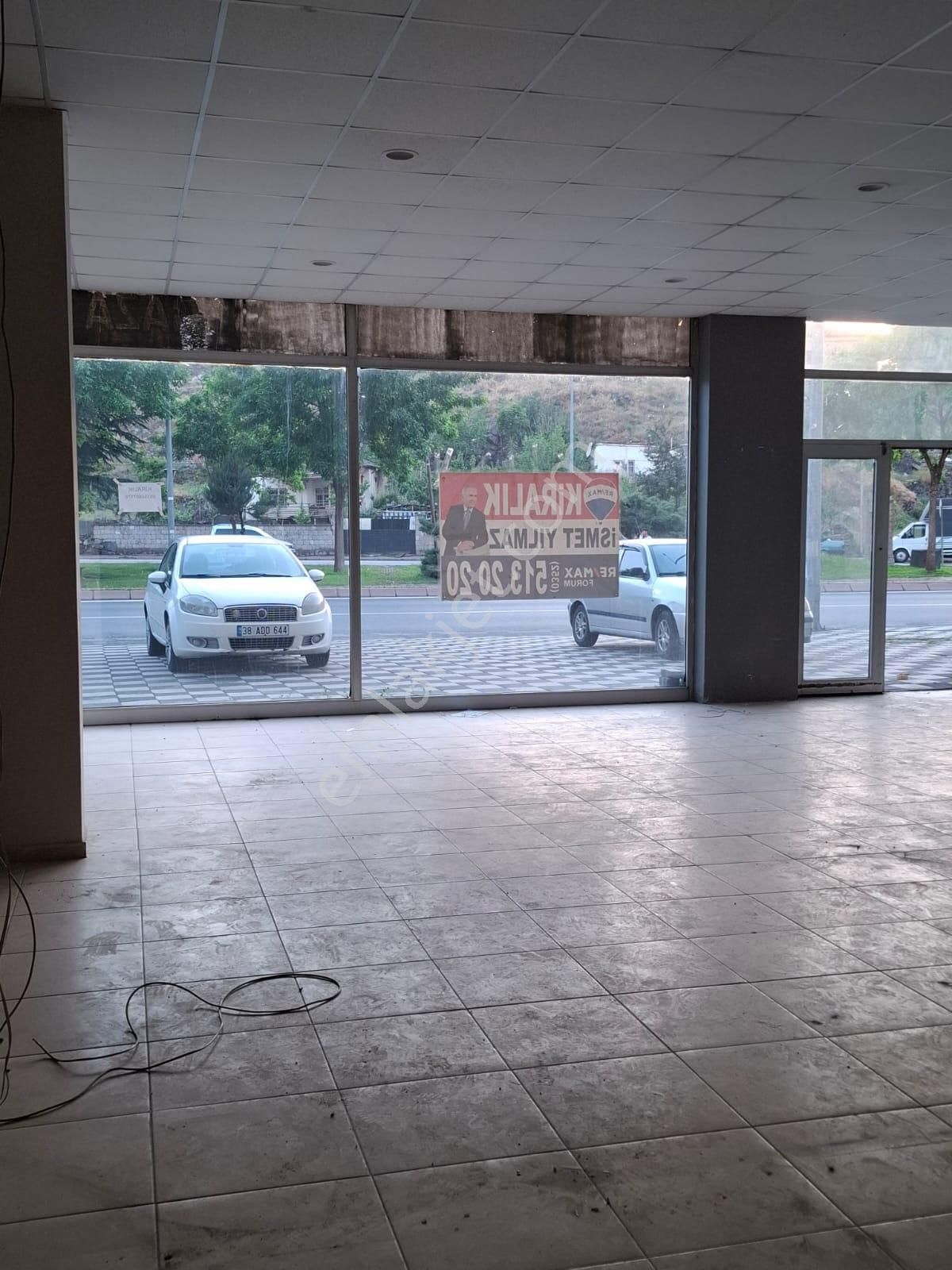 Melıkgazı Esenyurt Mahallesınde Cadde Üzerı Önü Genış Kıralık 150m2 Dükkan