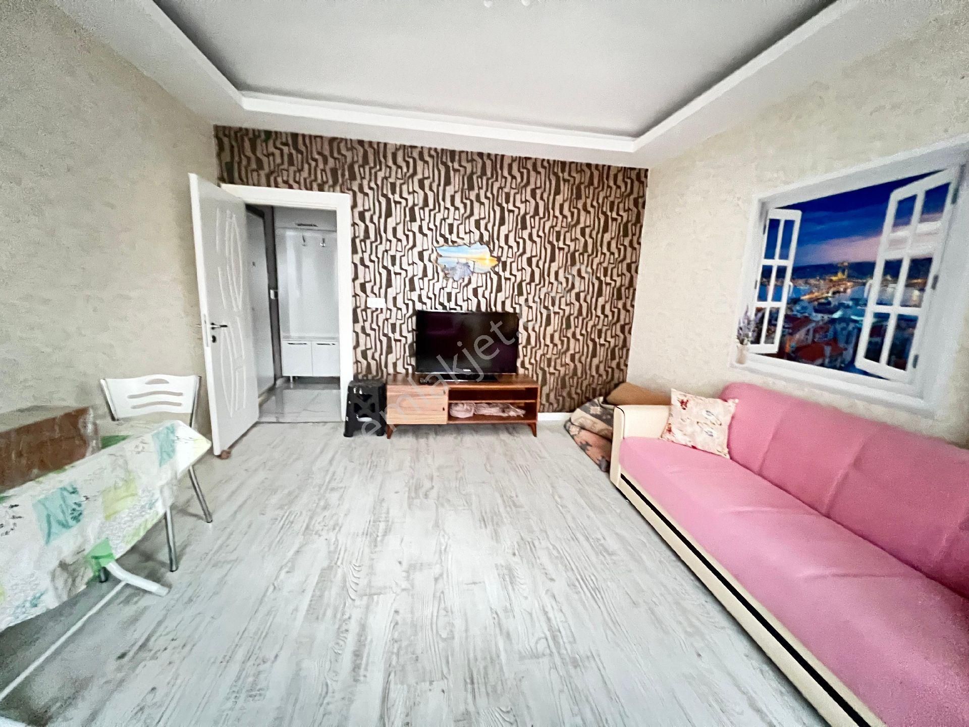Atakent Mahallesinin En Prestijli Sitesinde Eşyalı Kiralık Daire