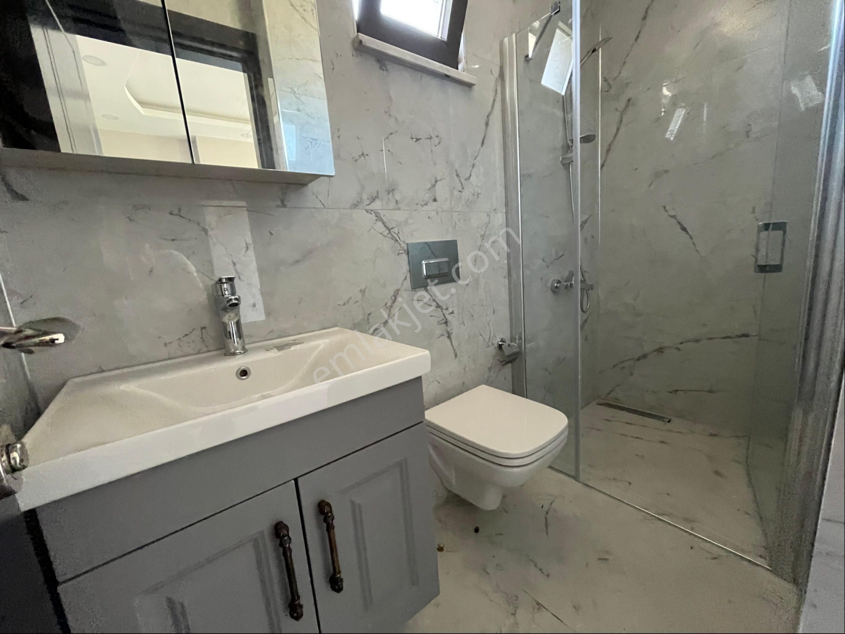 Mert Dinç Emlaktan Güre Sahilinde 4+1 Triplex Geniş Bahçeli Köşe Villa - Görsel 24