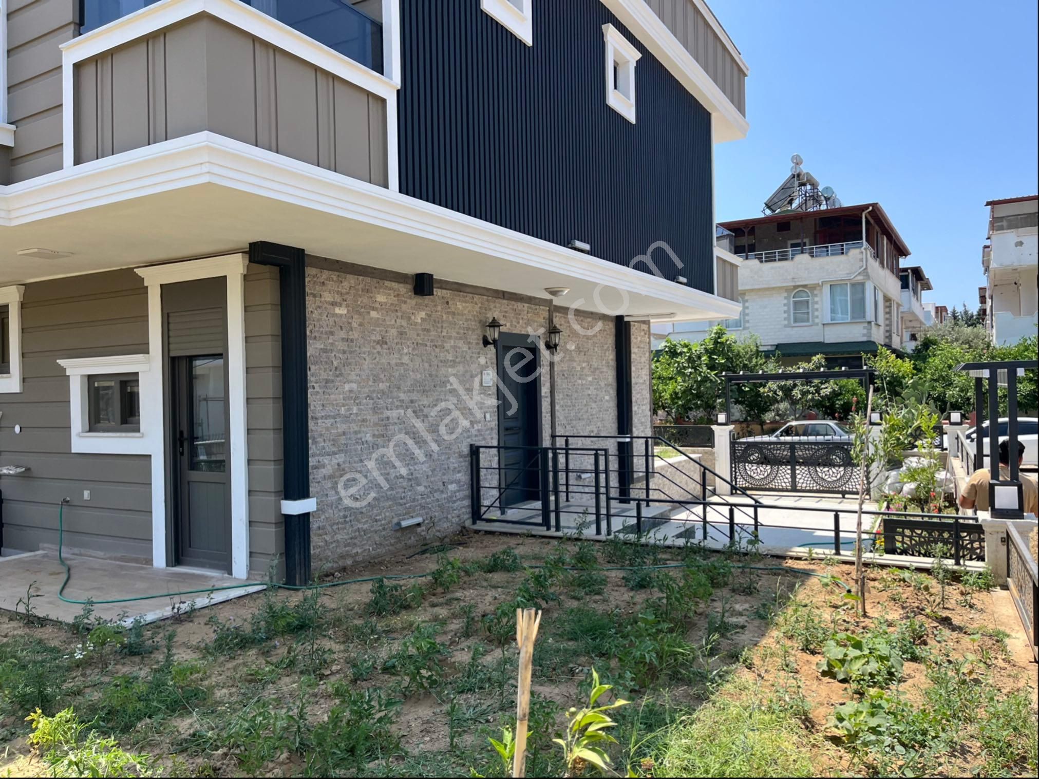 Mert Dinç Emlaktan Güre Sahilinde 4+1 Triplex Geniş Bahçeli Köşe Villa - Görsel 7