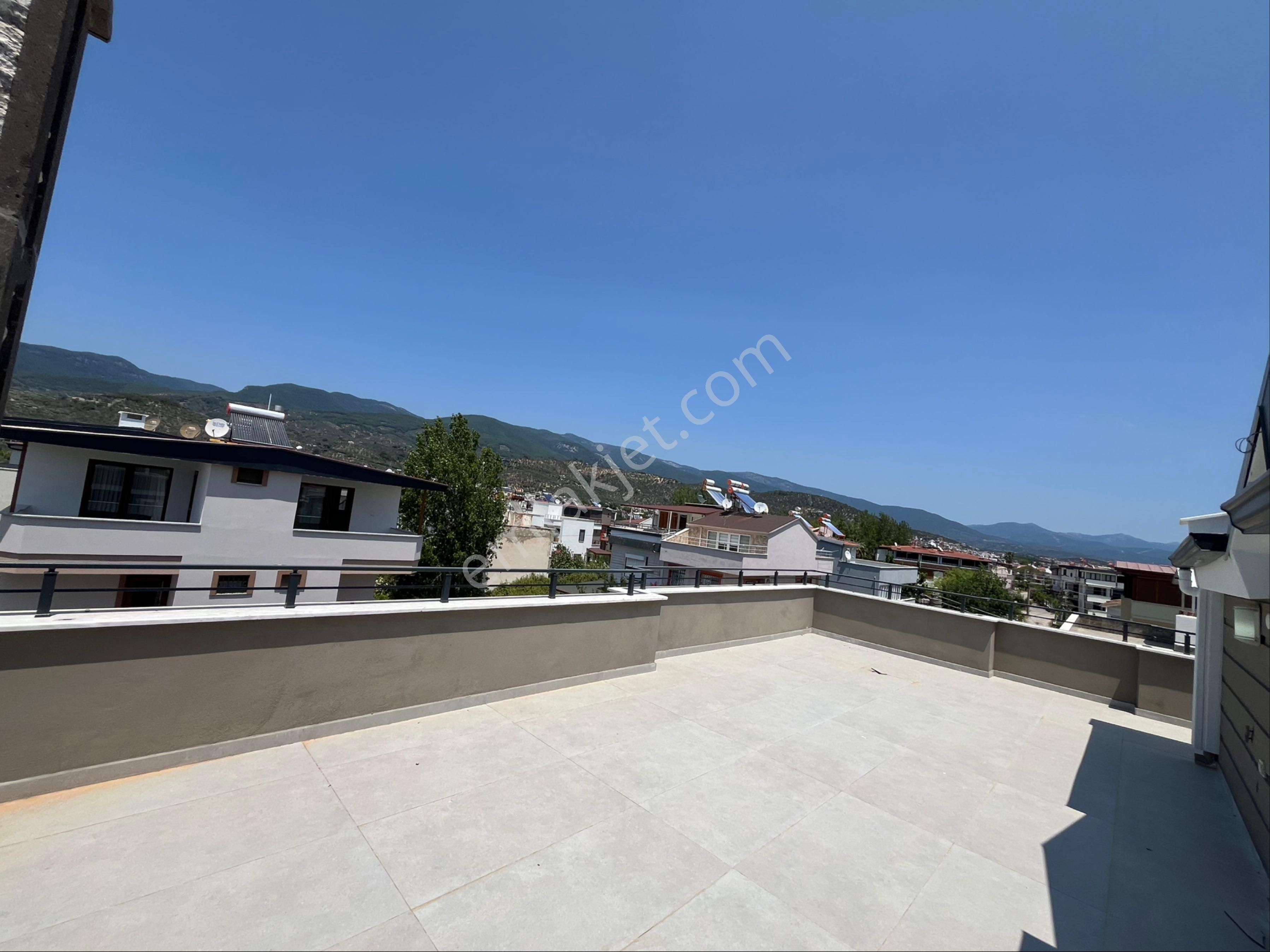 Mert Dinç Emlaktan Güre Sahilinde 4+1 Triplex Geniş Bahçeli Köşe Villa - Görsel 29