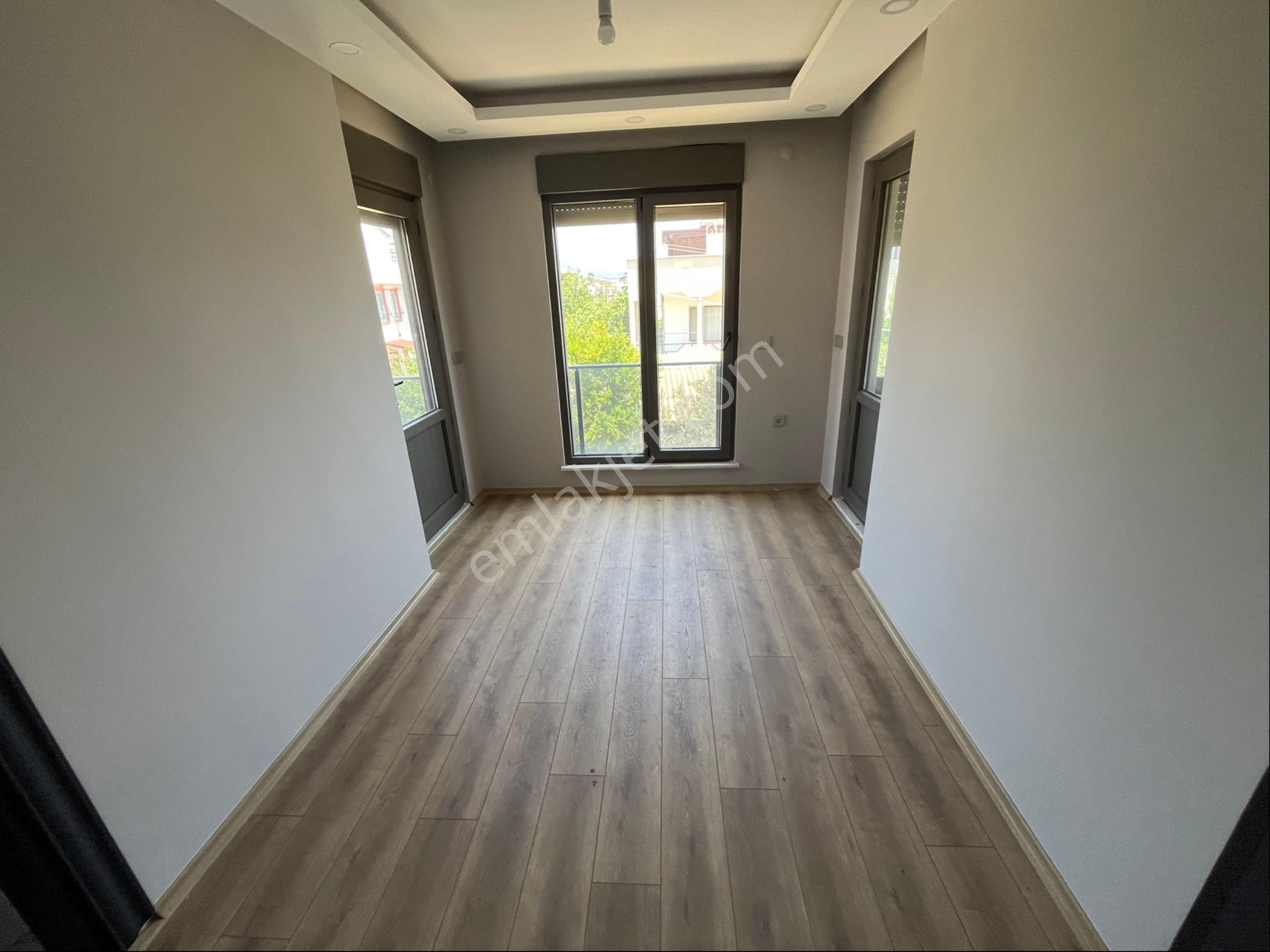 Mert Dinç Emlaktan Güre Sahilinde 4+1 Triplex Geniş Bahçeli Köşe Villa - Görsel 23