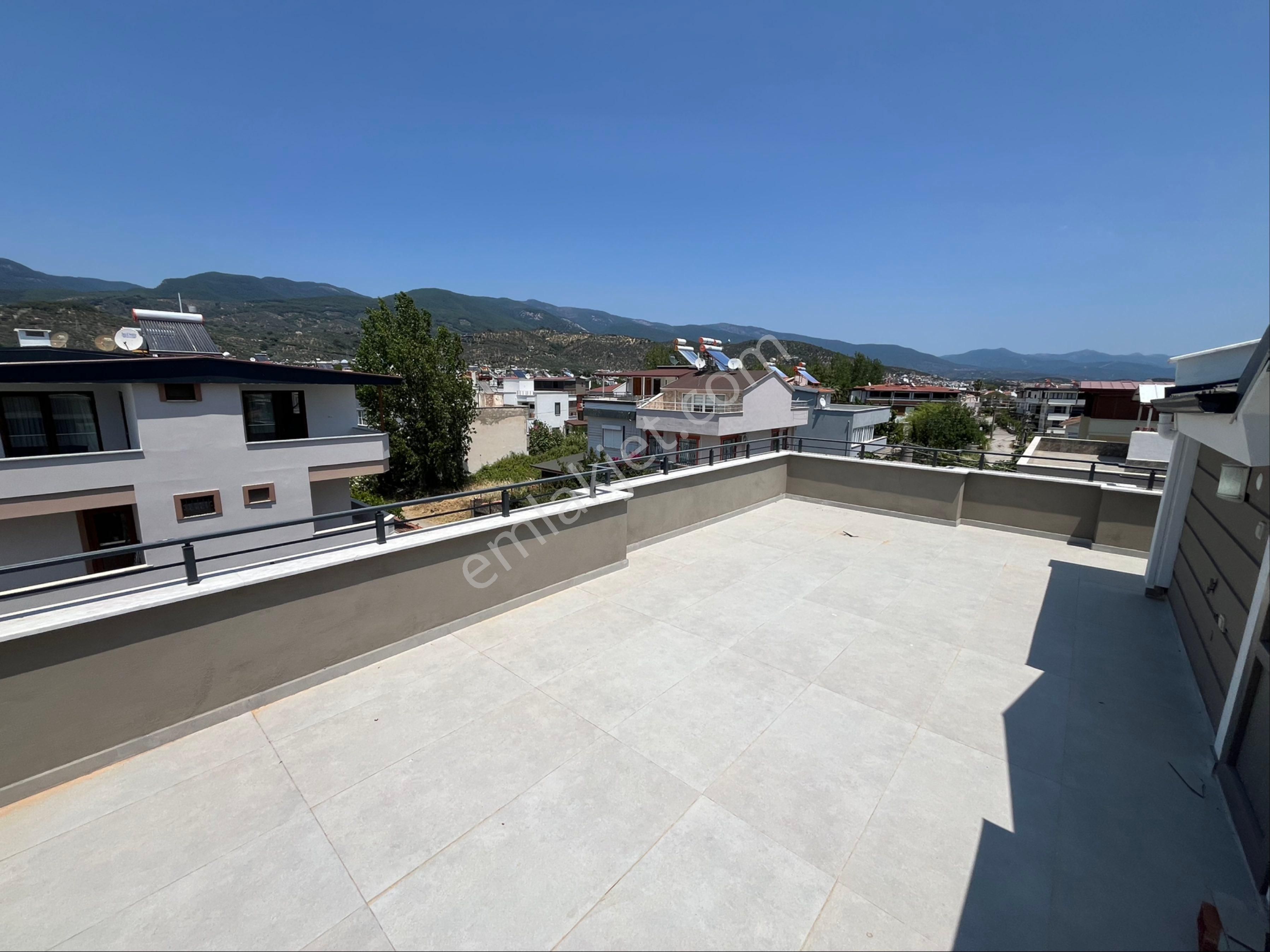 Mert Dinç Emlaktan Güre Sahilinde 4+1 Triplex Geniş Bahçeli Köşe Villa - Görsel 30