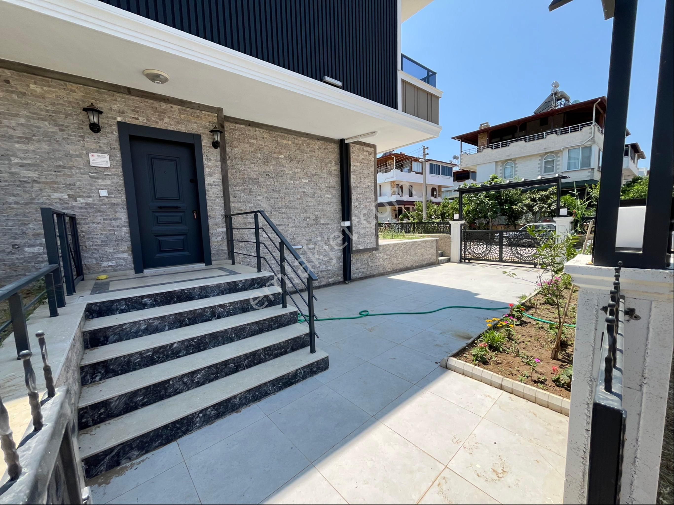 Mert Dinç Emlaktan Güre Sahilinde 4+1 Triplex Geniş Bahçeli Köşe Villa - Görsel 3