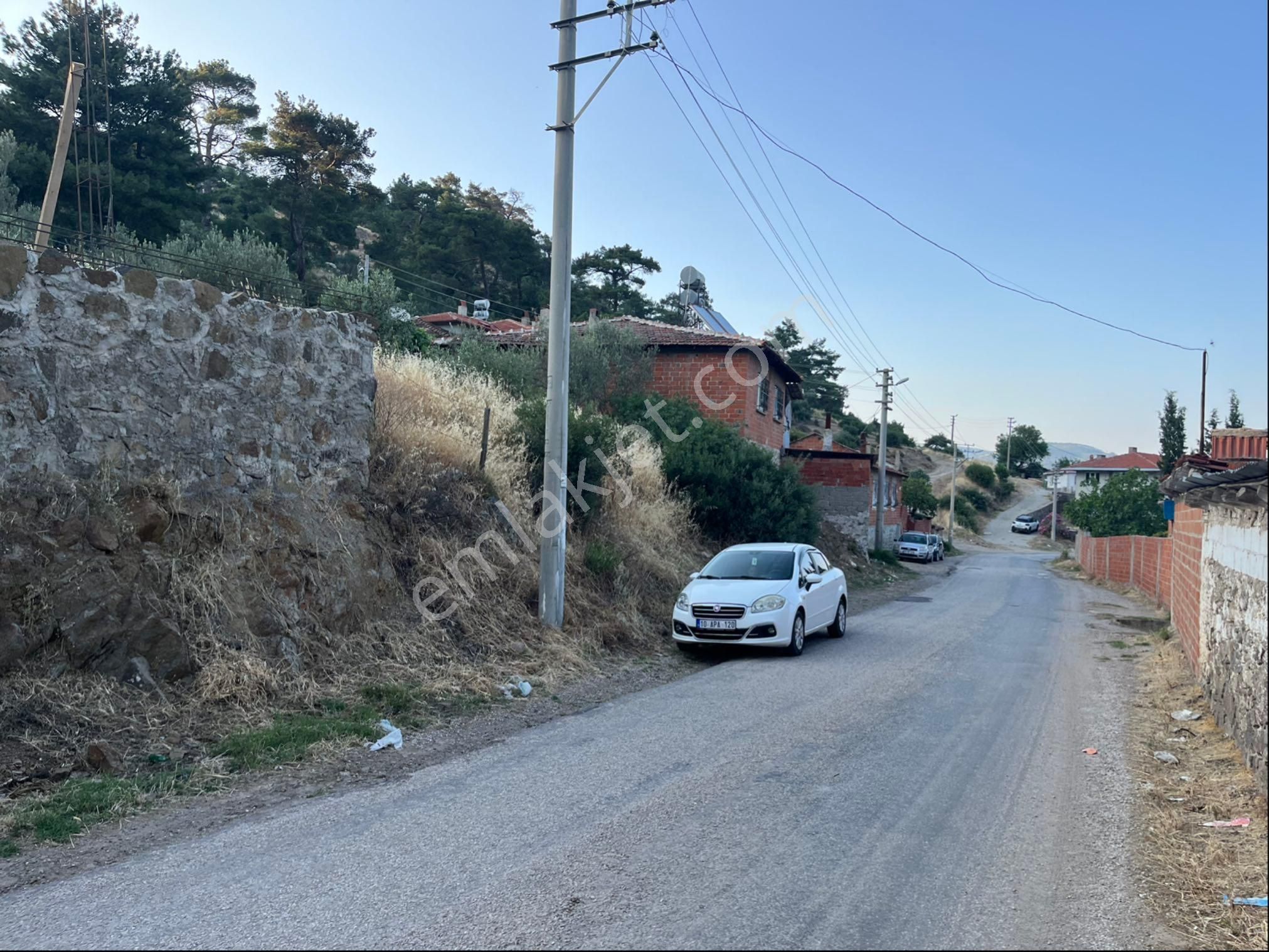 Havran Köylücede Asfalta Cephe Köyün Girişinde 440 Metrekare 3.5 Kat İmarlı Satılık Arsa