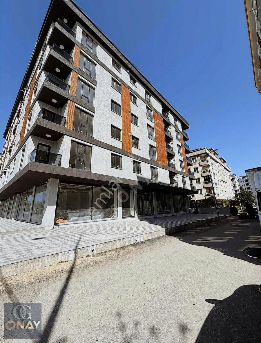 Onay 'dan İrmet Hast. Bölgesi Cadde Cephe Geniş Sıfır 1+1 Daire