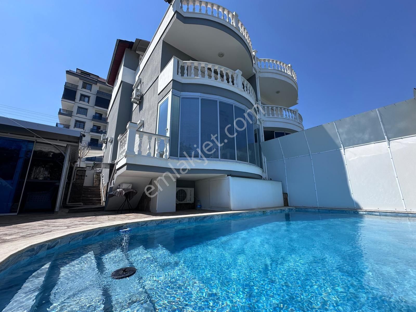 Alanya Avsallar Satılık 4+1 Villa