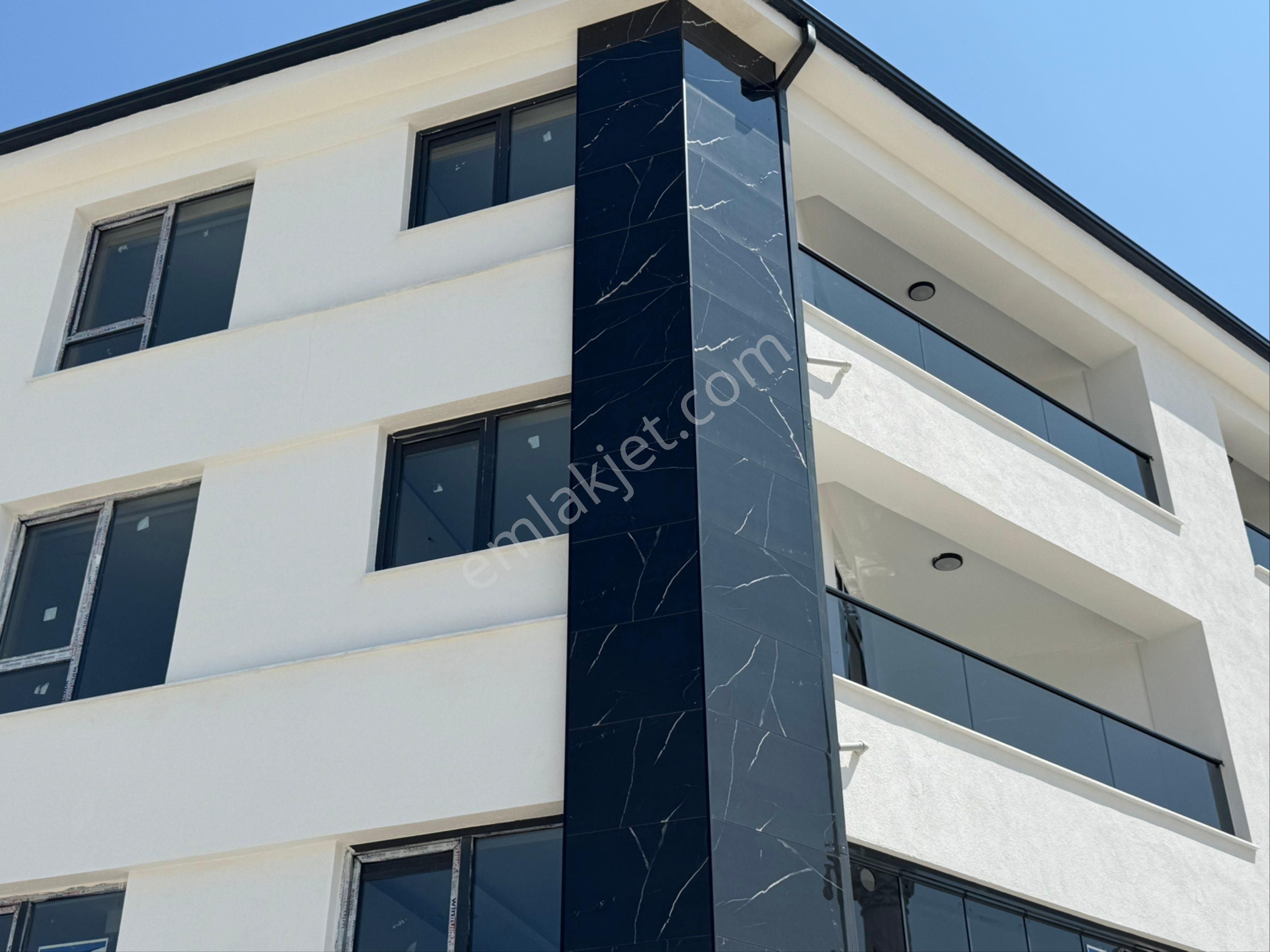 Pi Emlak'tan 2+1 Çamlıca'da 2+1 Özel Garajlı Daire