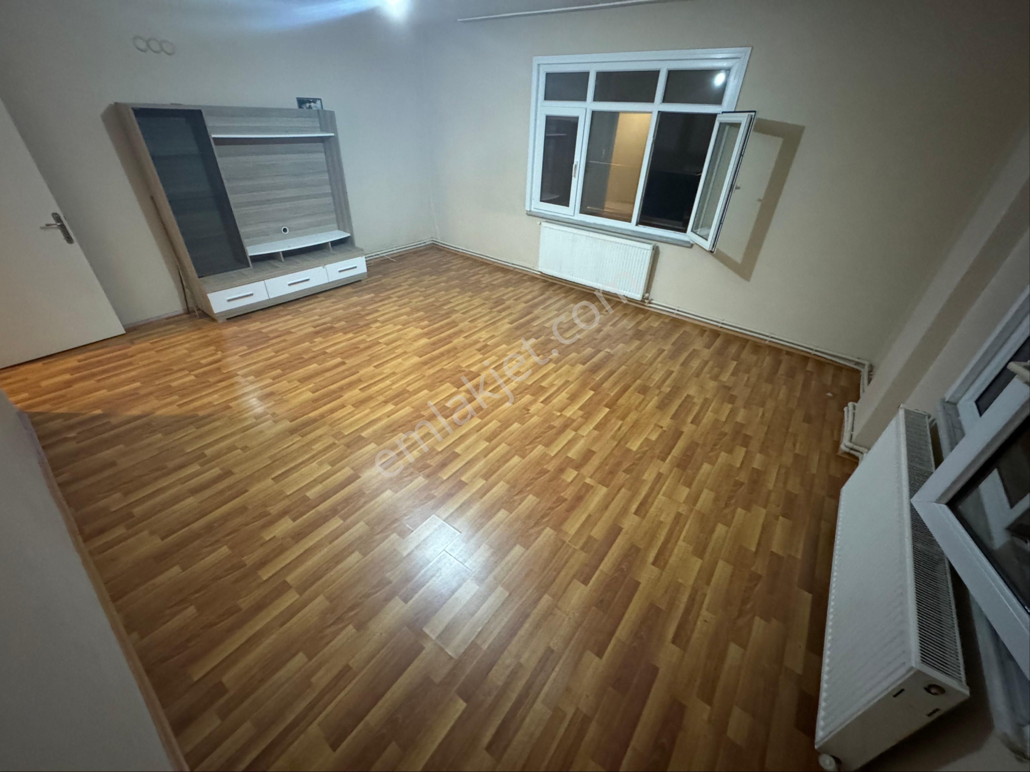 Sancaktepe Sarıgazi Emek Mh 3+1 Arakat 150 M2