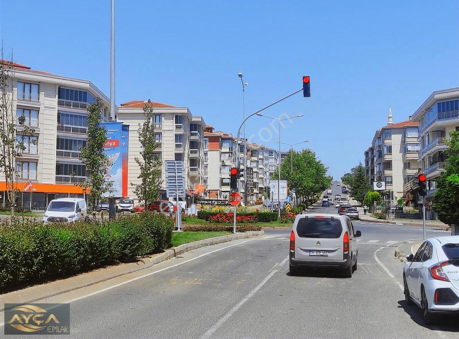 Havuzlu Sitede Ayçadan Kiralık Ful Yapılı Geniş 3+1 Arakat Daire