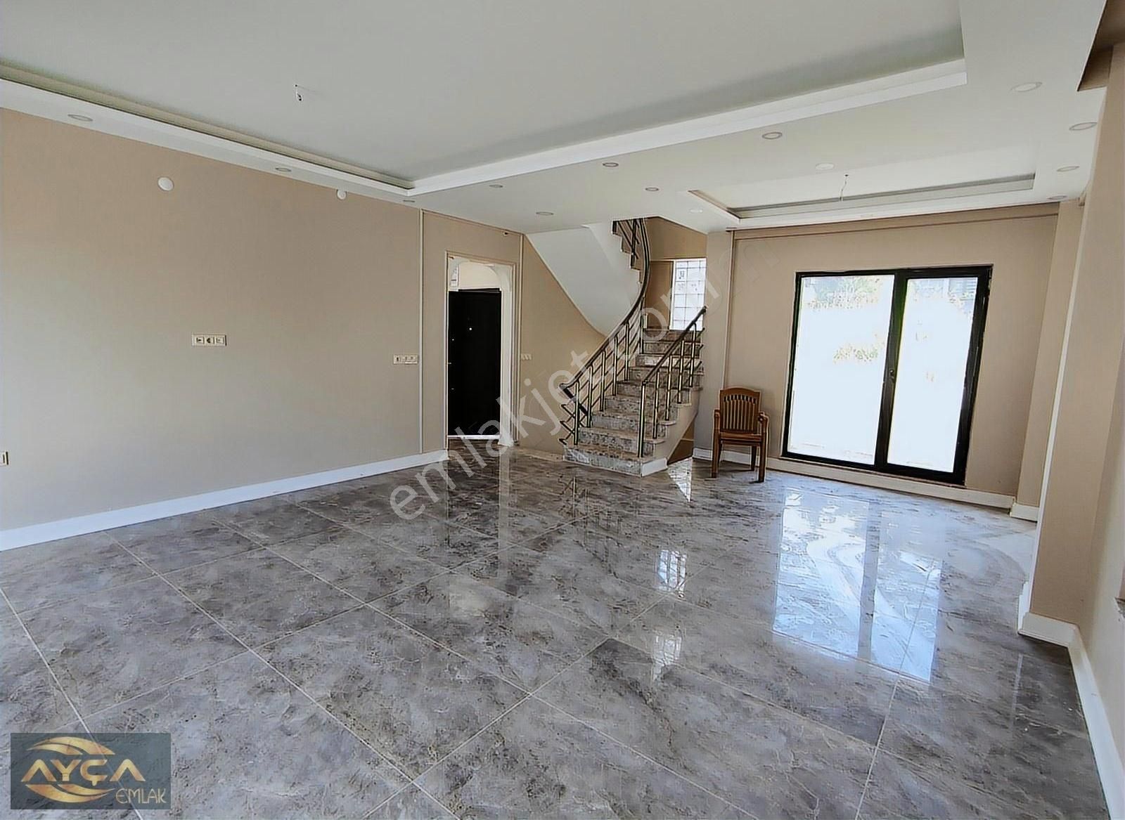 Manzaralı ,geniş Lüks Ayçadan Satılık 5+2 Müstakil,bahçeli Villa - Görsel 3