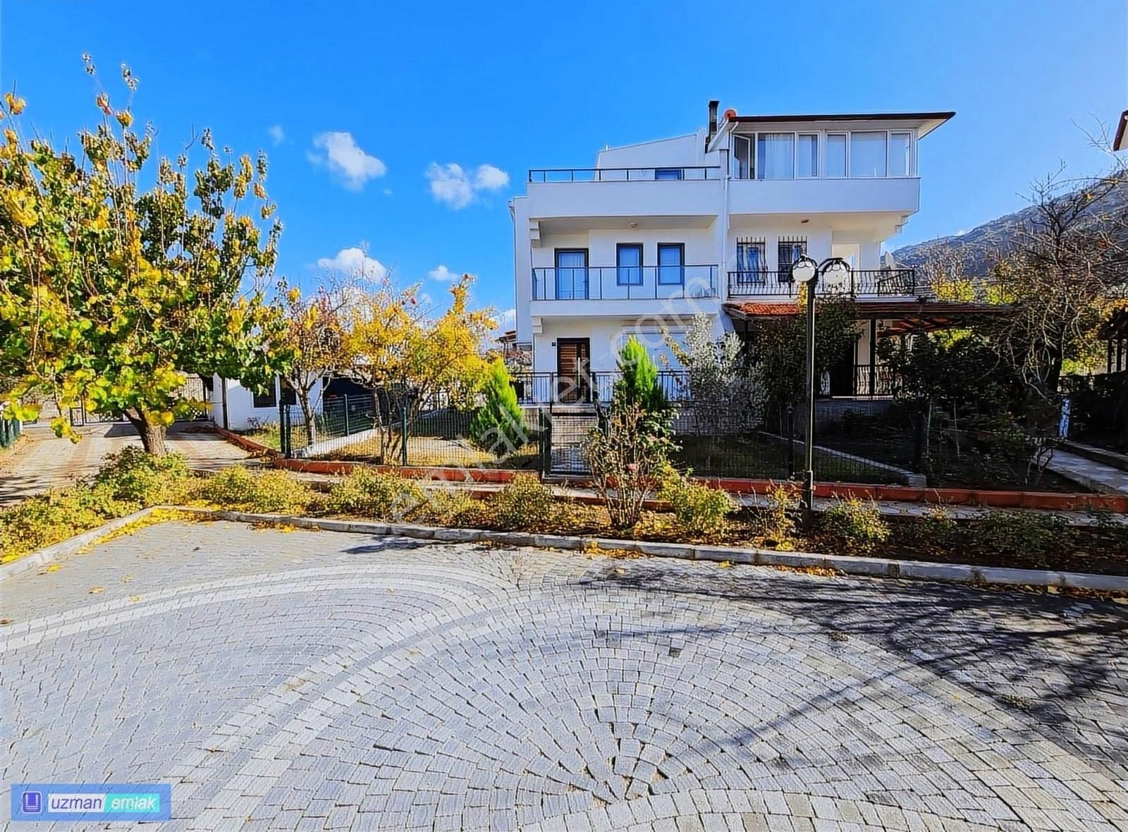 Köşe Konum Bakımlı 4+1 Manzaralı Villa