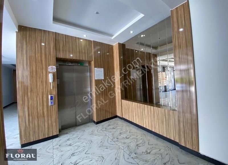 Floral'den Hükümet Konağı Karşısı 1+1 Kiralık Ofis