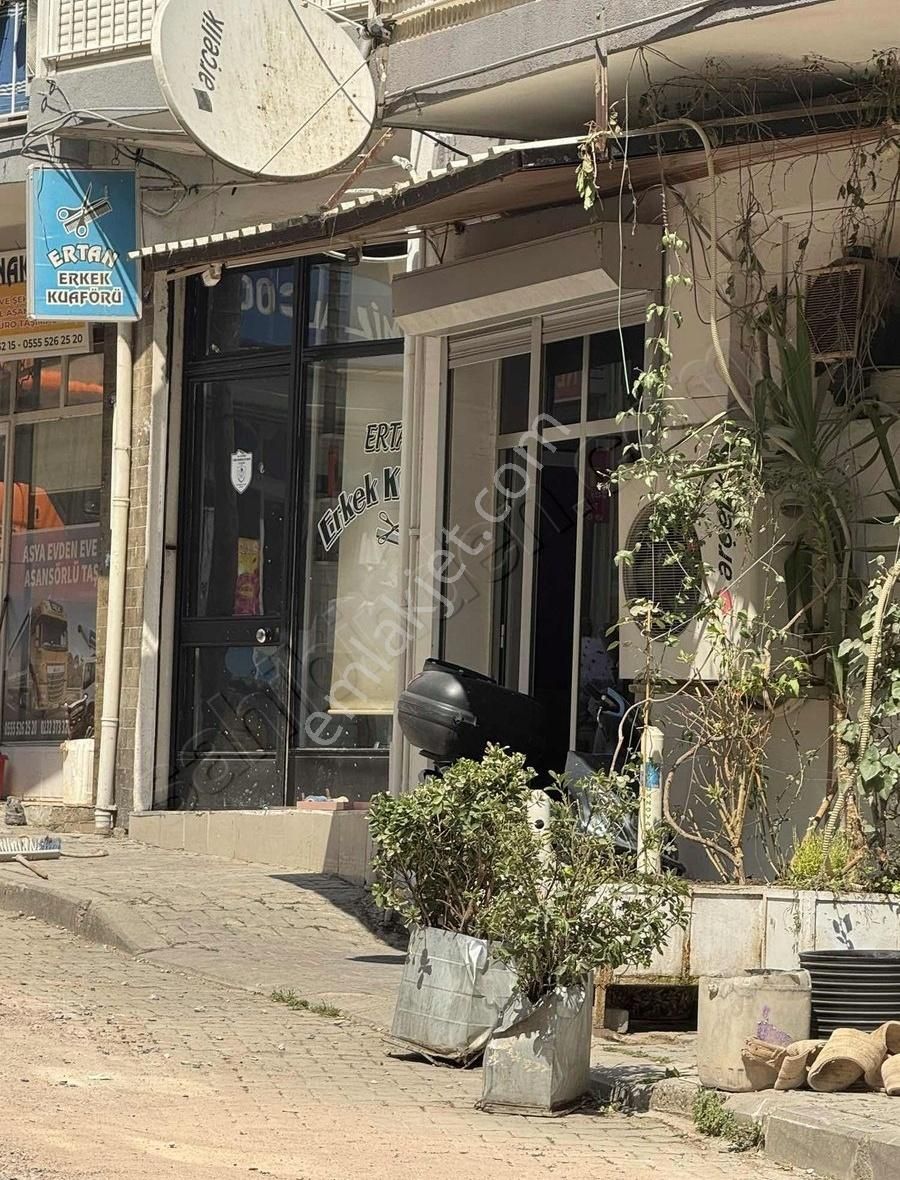 Bornovanın En İşlek Sokağında Satılık Dükkan