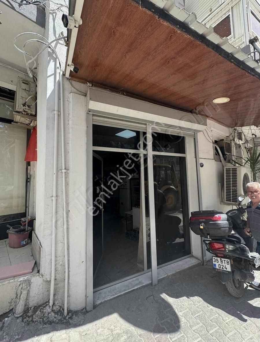 Bornovanın En İşlek Sokağında Satılık Dükkan - Görsel 9