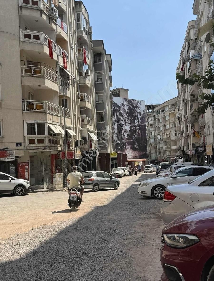 Bornovanın En İşlek Sokağında Satılık Dükkan - Görsel 11