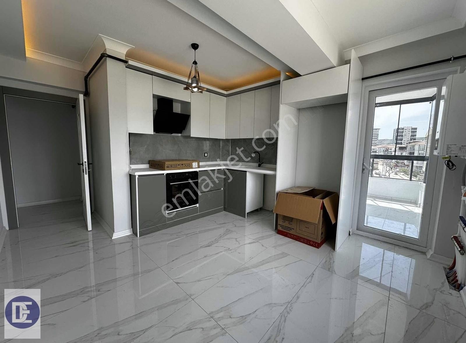 Dinç'ten_satılık_cadde Üzeri_park Cepheli_lüx Yapılı_3+1_daire
