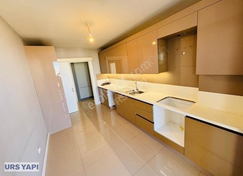 Urs Yapı'dan Beylikdüzü Yakuplu'da Ulaşıma Yakın Ara Kat Daire!!