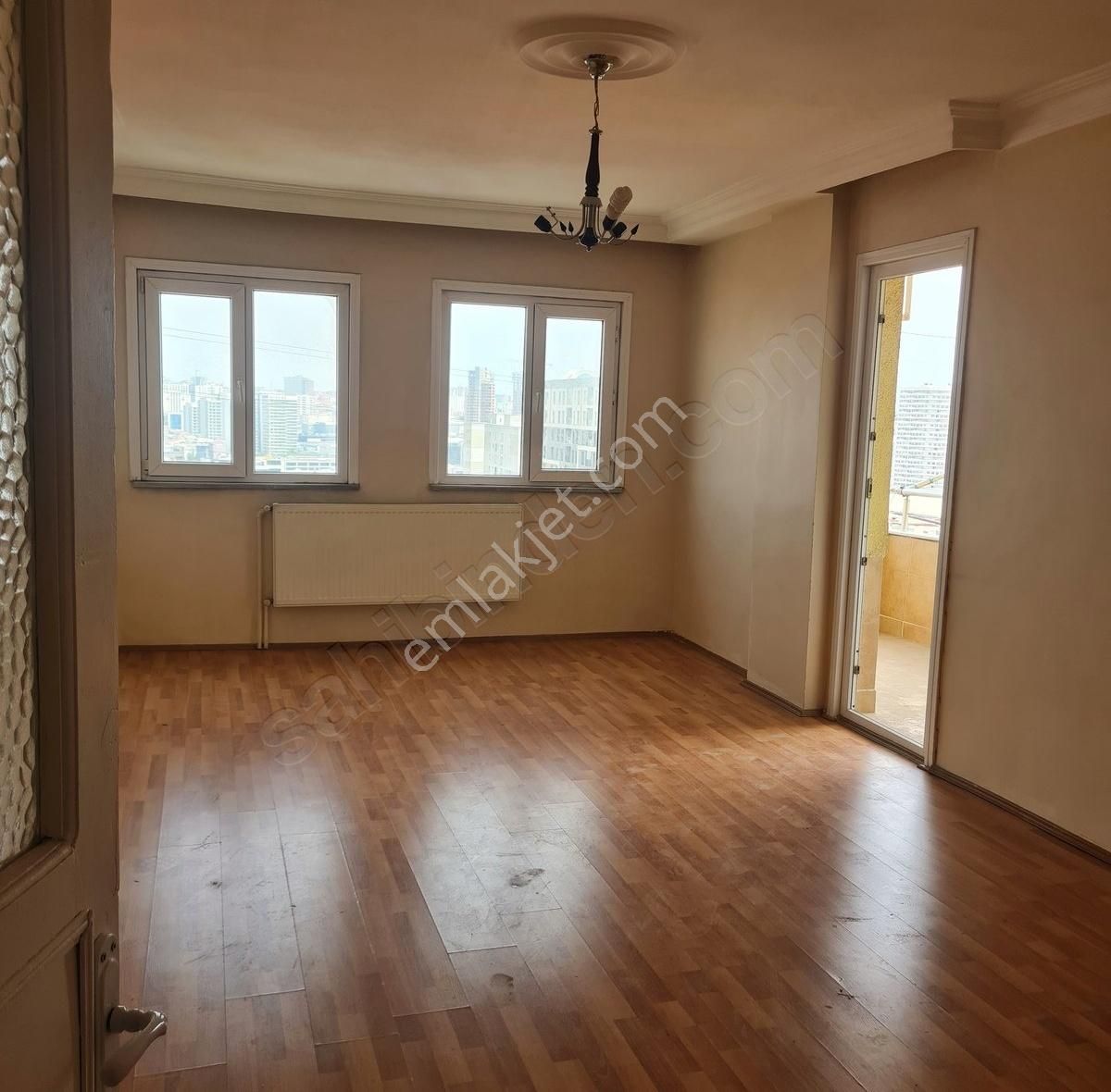Halkalı Merkeze Caddeye Yakın Sitede Asansörlü Kiralık 3+1