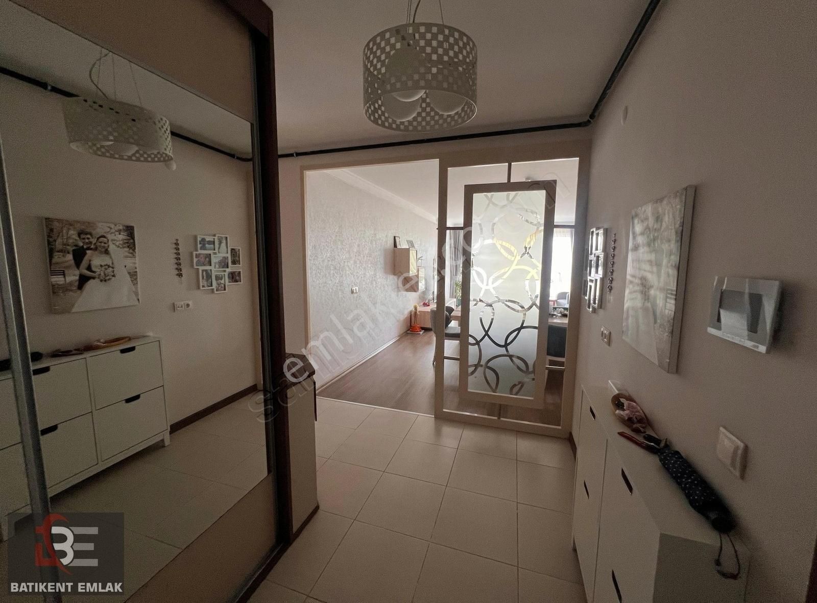 Batıkent Emlak'tan Batı Yakası 2 Sitesinde 4+1 Yapılı Daire